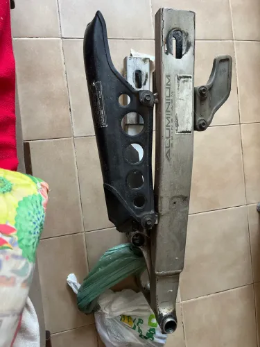 Vendo balança traseira da XRE/ XR TORNADO usada