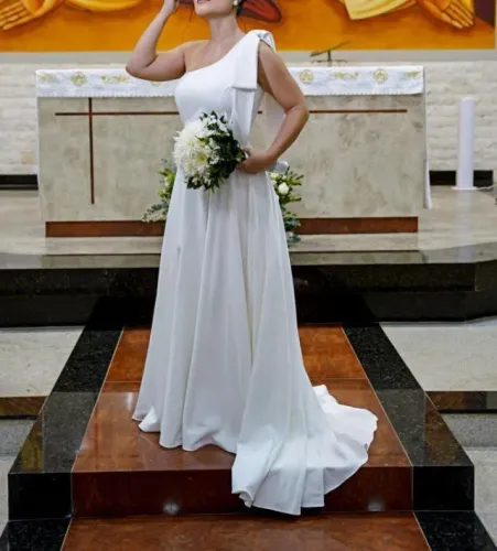Vestido de Noiva Elegante em Perfeito Estado