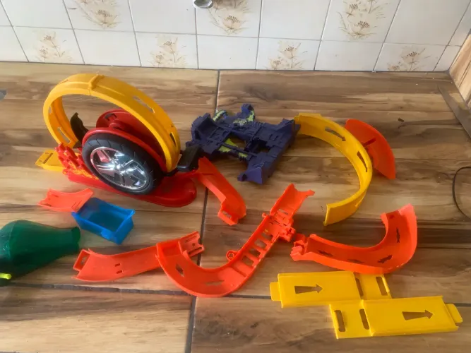 brinquedo BS Toys Mega Speed Duplo com lançador de looping + pecas