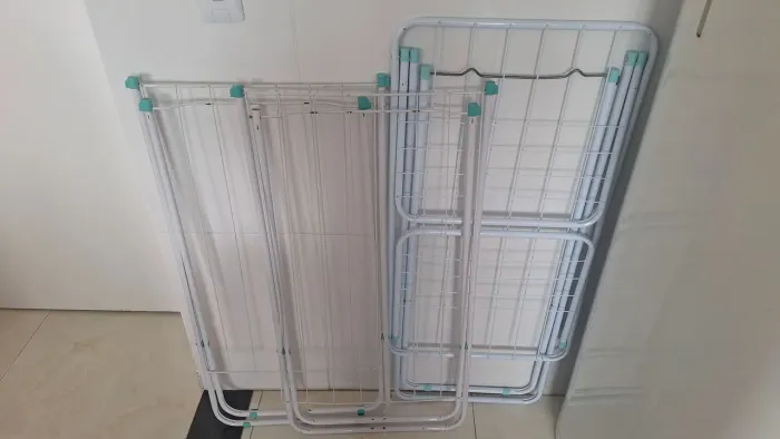 3 varais de chão, 2 pequenos e um do grande