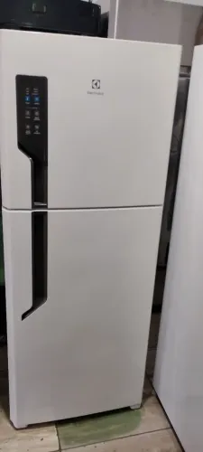 Vendo geladeira frosfree de 420 litros funcionando com garantia e entrega.