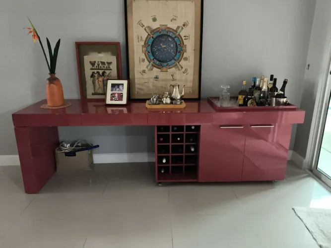 Buffet/Aparador Neblon em Laca Automotiva Vermelha - Design Sofisticado.