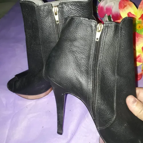 Vendo essa bota estilo sandalia peep toe de salto meia pata mentalizada Tamanho 35,36