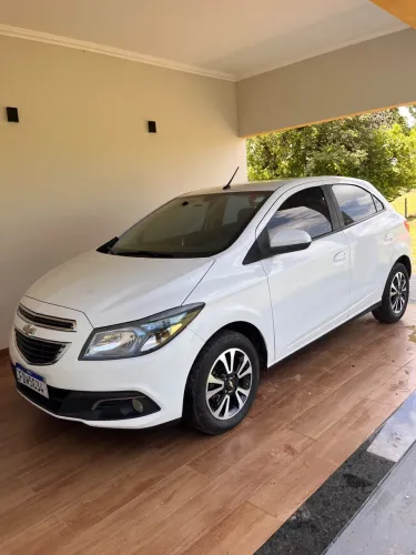 Chevrolet Onix Hatch LTZ 1.4 8V Flex Power Mec. 4P 2015