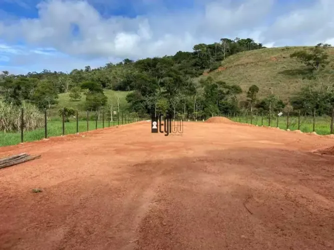 Imóvel para venda possui 1800 metros quadrados em Zona Rural - Chácara - MG