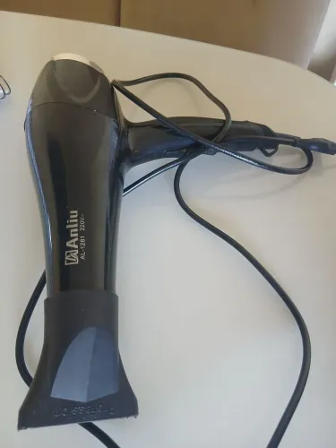 Secador de cabelo funcionando perfeitamente