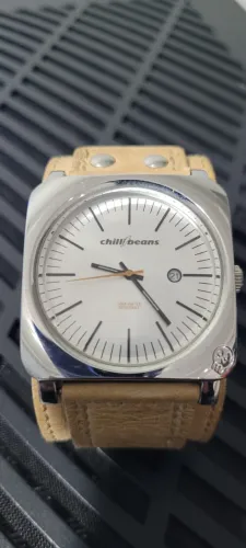 Relógio Chilli Beans Unissex Quadrado - Pulseira Marrom | Elegante e Minimalista
