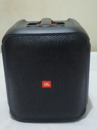 caixa jbl com otima gualidade
