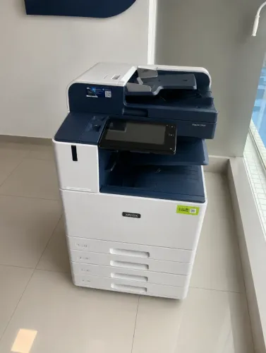 Multifuncional XEROX C8130 seminova, funcionando ok