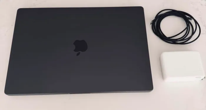 MacBook Pro 16 M5 Max 64Gb 2Tb SSD Space Black
