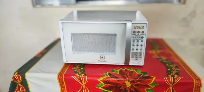 Vende-se microondas Eletrolux 220 volts