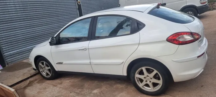 Chery Cielo 1.6 16V 119cv 5P 2012