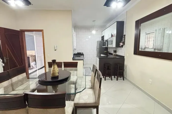 Sobrado com 3 Dormitórios e Área Gourmet na Vila Humaitá  Santo André | 225m²