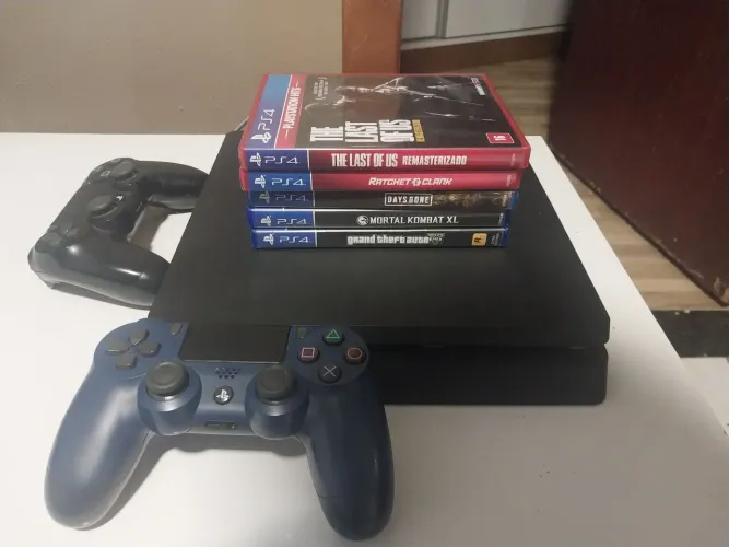 PS4+ 2 MANETES+5 JOGOS