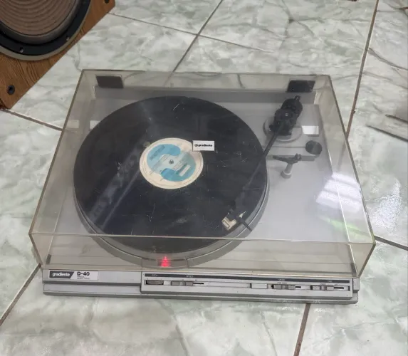 Toca disco gradiente d-40 funcionando perfeitamente