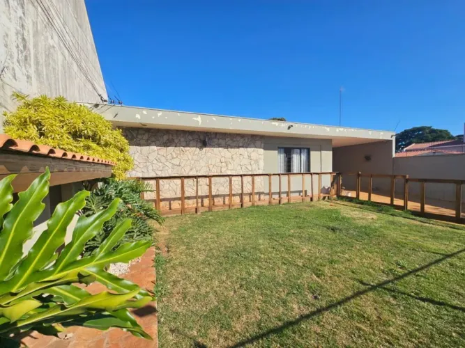 VENDA | Casa, com 4 quartos em Zona 02, Maringá