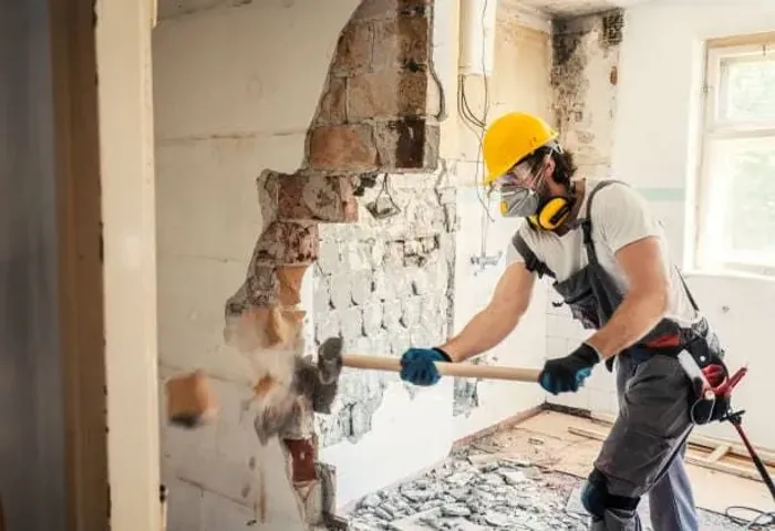 Demolição,  retirada de entulho e limpeza