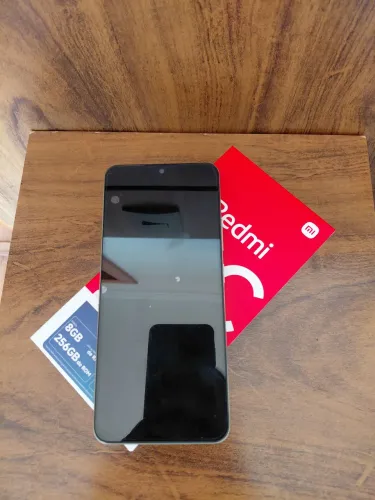 Redmi 14c semi novo verde. 8 GB. 256 GB. R$750.00 não aceito troca.