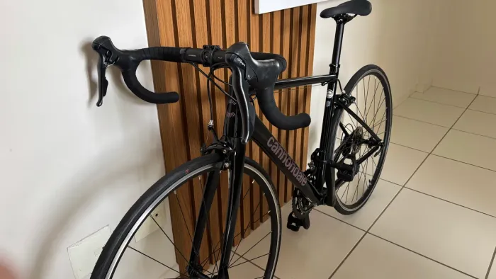 Bicicleta Bike Speed Cannondale + pedal clip, sapatilha e capacete Specialized