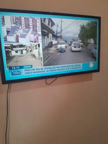 Vendo TV Samsung 32 polegadas Smat controle original ja vai com o kit de suporte