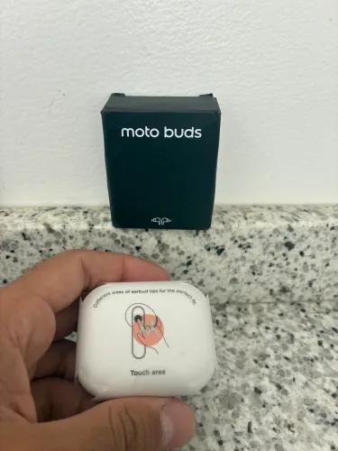 FONE DE OUVIDO MOTO BUDS BASS (LACRADO)