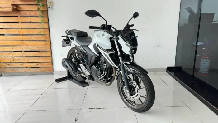 YAMAHA FZ25 ABS 2026 BRANCA COM APENAS 2.000 KM