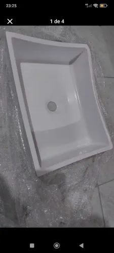 Cuba de cerâmica e torneira