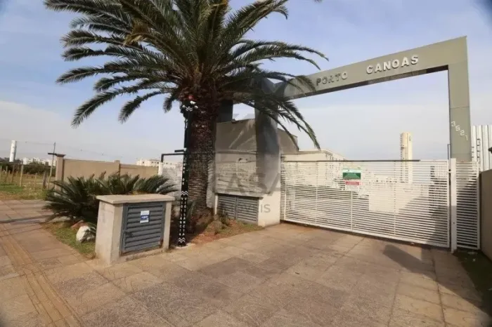 apartamento semi mobiliado térreo com 2 dormitórios no Condomínio Porto Canoas Ótima Loca