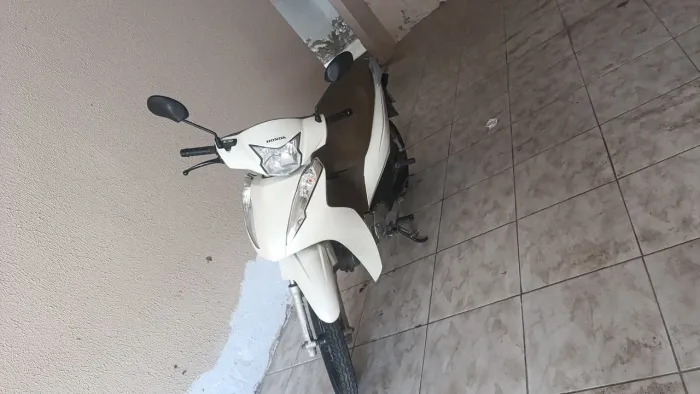 Vende-se biz 2024 moto de mulher 