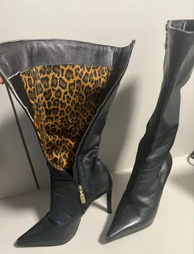 Bota cano alto preta