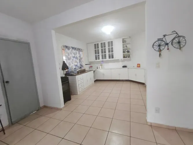Imóvel para venda tem 270 metros quadrados com 5 quartos