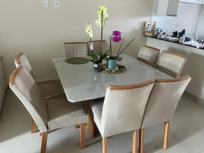 Mesa 8 lugares com 8 cadeiras 