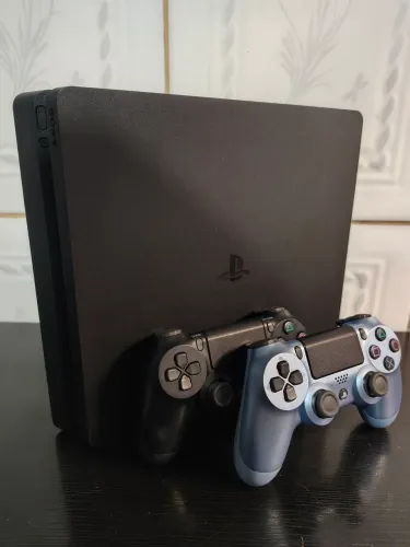 PlayStation 4 (PS4) Slim 500GB - Único Dono + 2 Controles Originais + 2 Jogos