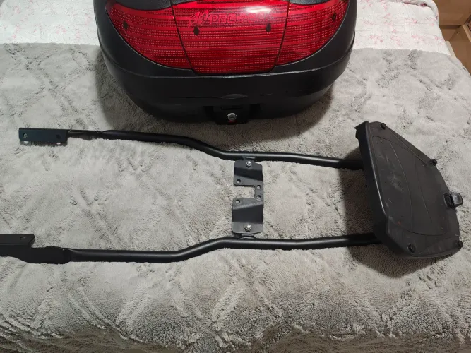 Baú e Suporte Kawasaki Ninja 400 e Z400 Cabe 2 Capacetes