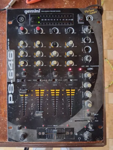 Mixer gemini, para restaurar ou retirada de peças, es ligando, falta alguns botões