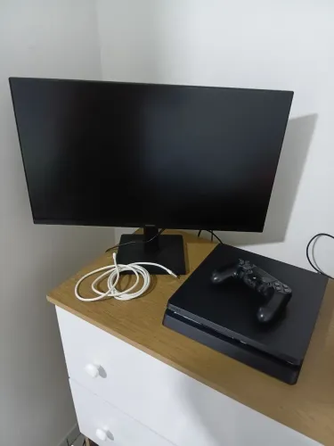 PS4 Slim 750gb + Monitor Gamer Samsung S3