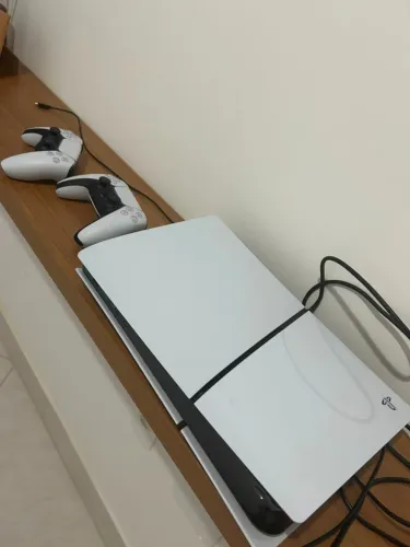 PlayStation 5 Slim Digital 825GB + 2 Controles Originais | Excelente Estado