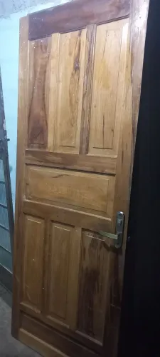 Porta de Madeira Maciça Usada - Excelente Estado