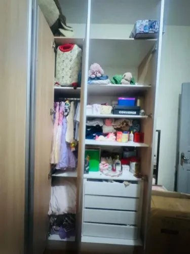 Guarda roupa toda em MDF.