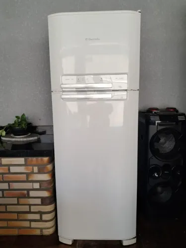 Vendo geladeira Electrolux frost free
