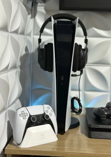 Vendo ou Troco PS5 Mídia Digital Novinho Fone Razer Original