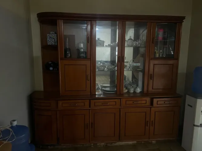 Armário de Sala Clássico em Madeira (40 Anos / Estilo Vintage)