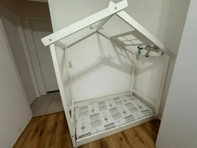 Cama infantil casinha (montessoriana)