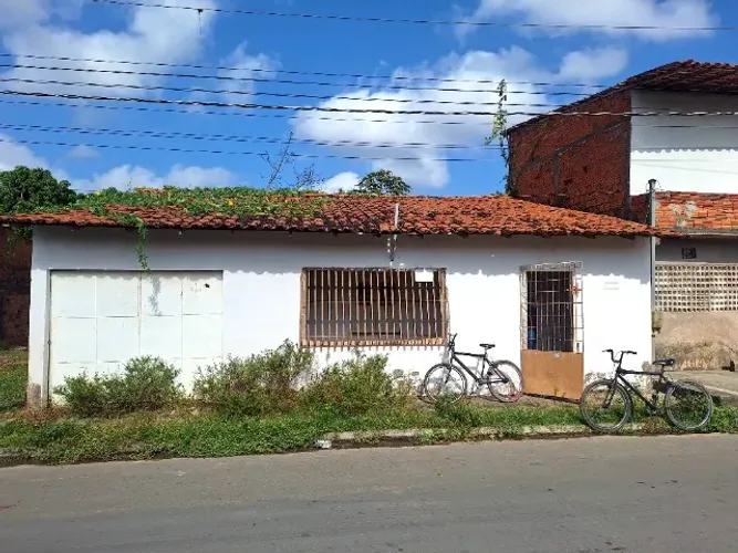 Casa na Av principal do Residencial Nestor