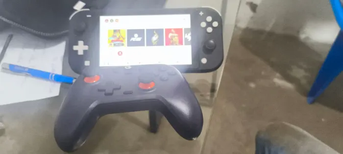 vende se este Nintendo switch com um controle