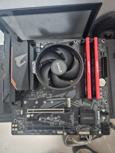 B550m Aorus Elite + 2x8 (16gb) ram Juhor 3200Mhz