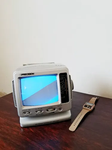 MINI TV PORTÁTIL RETRÔ