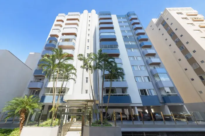 Imóvel para aluguel possui 166 metros quadrados com 5 quartos em Centro - Florianópolis -