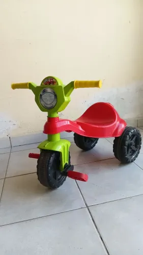 Triciclo Infantil Kendi - Bem Conservado e Resistente