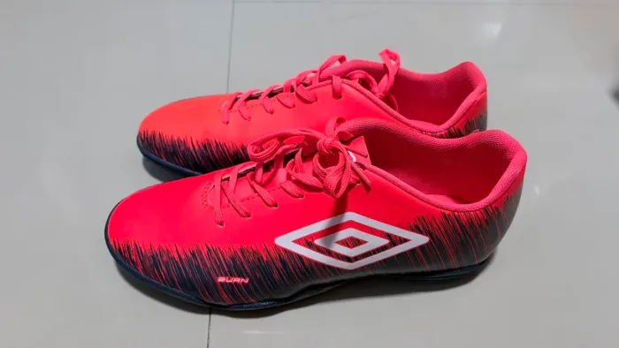 Chuteira umbro